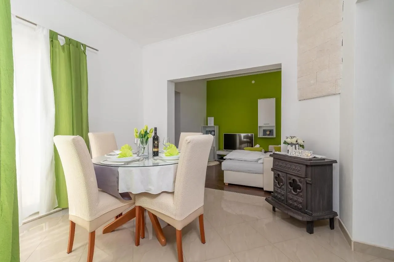 Apartment Roko Τρογκίρ