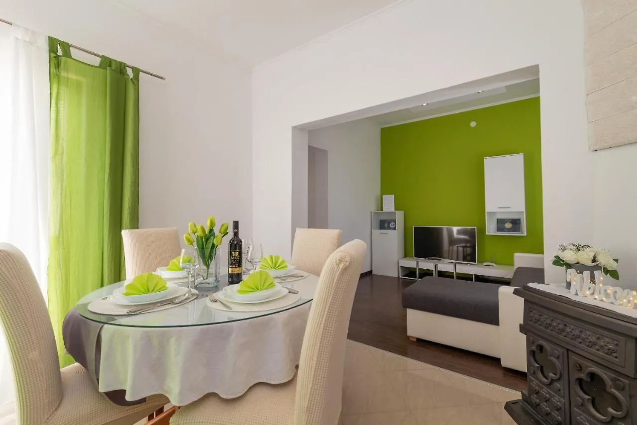 Apartment Roko Τρογκίρ