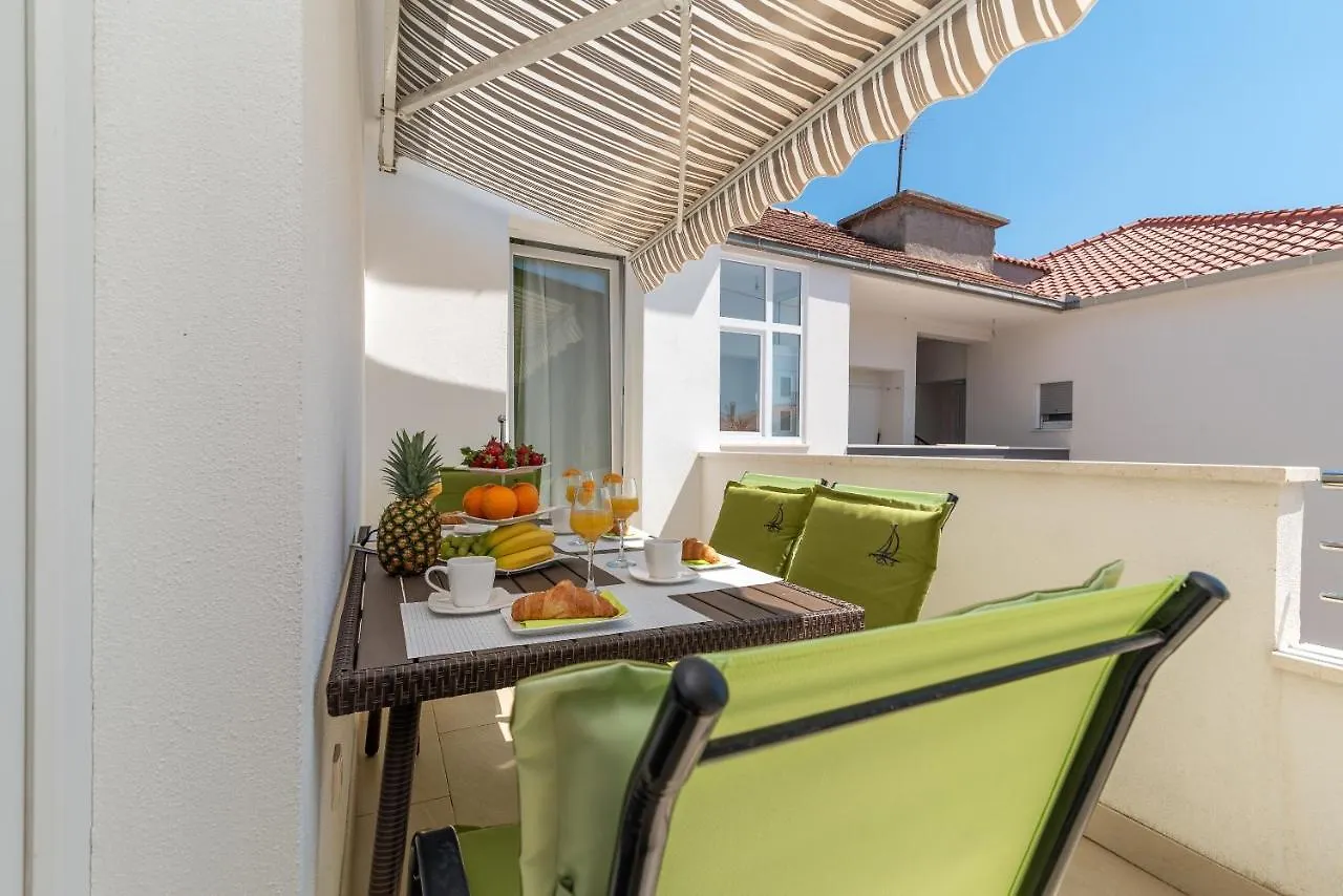 Apartment Roko Τρογκίρ