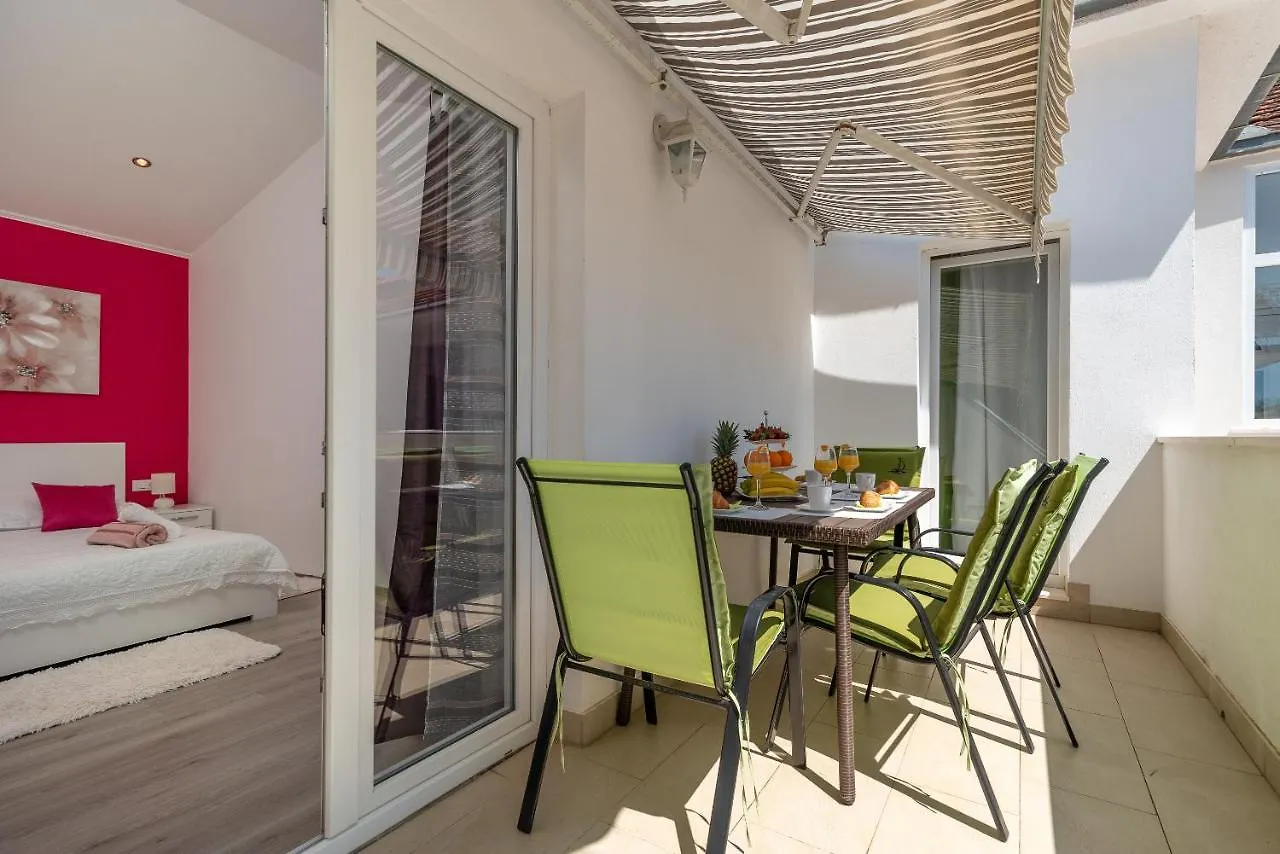 Apartment Roko Τρογκίρ
